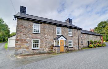 Ty Mawr Holiday Cottage