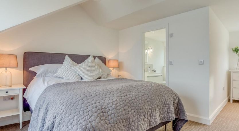 Photo of 4 Bed in Polruan