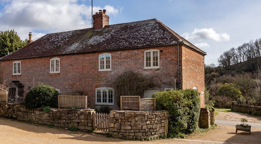 Photo of in Symondsbury (77793)