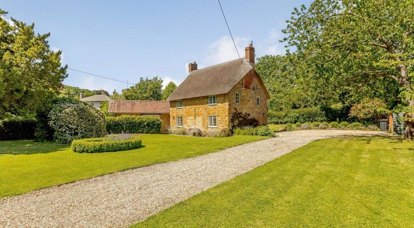 Photo of in Symondsbury (77794)