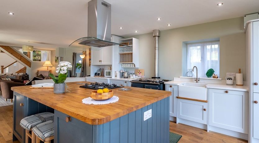 Photo of 4 Bed in Milton Damerel