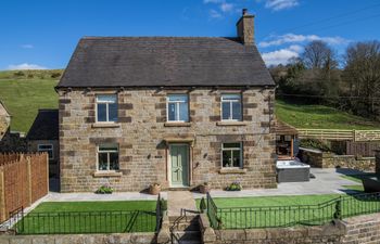 HollyDale Holiday Cottage