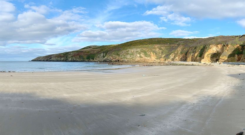 Photo of Cwch Gwenyn