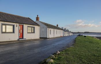 2 Whiterow Holiday Home