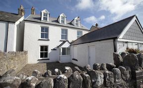 Photo of Carreg Lwyd Farmhouse