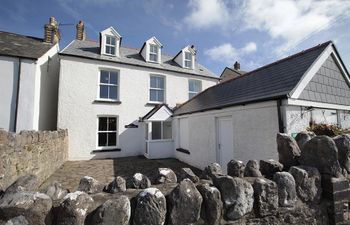 Carreg Lwyd Farmhouse Holiday Cottage