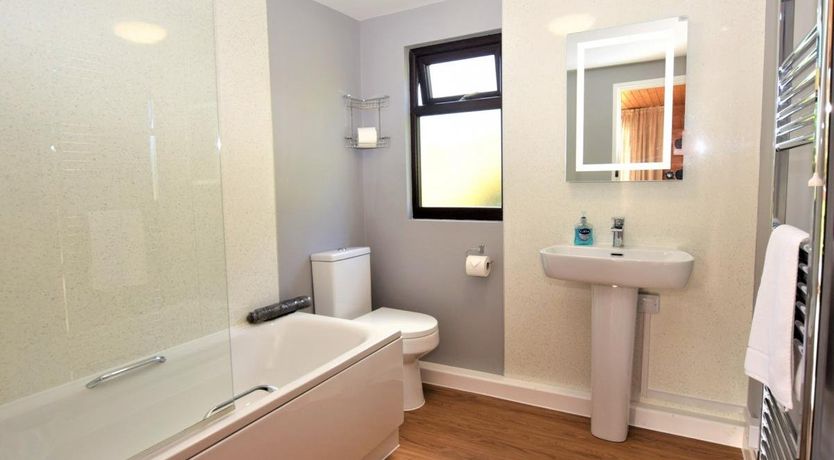 Photo of 2 Bed in Laneast