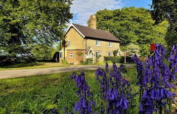 in Alford  (77637) Holiday Cottage