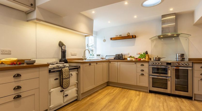 Photo of 5 Bed in Holsworthy
