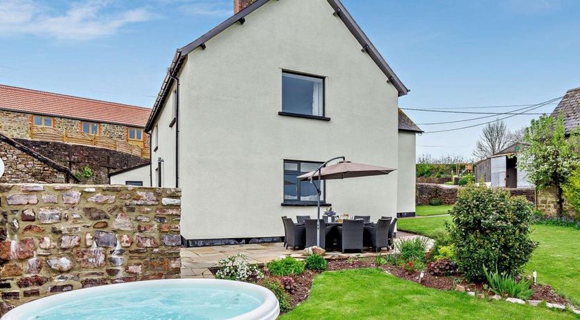 Photo of 5 Bed in Ashbrittle