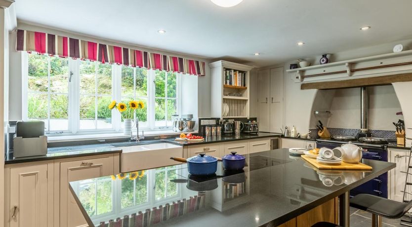 Photo of 6 Bed in Okehampton