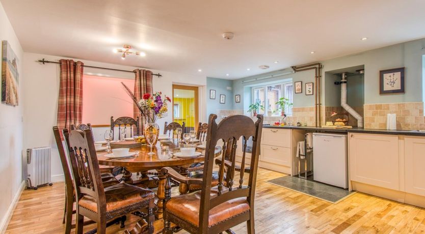 Photo of 4 Bed in Newtown