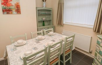 Cwtch Ar Y Mor Holiday Cottage