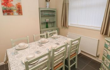 Cwtch Ar Y Mor Holiday Cottage