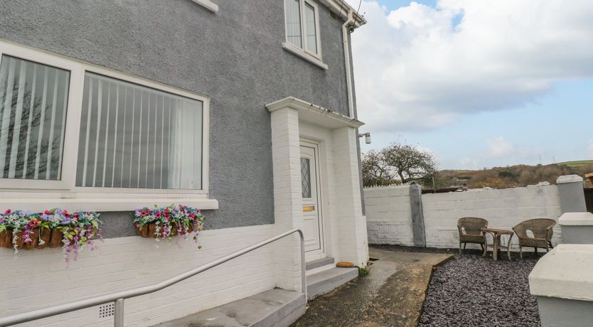 Photo of Cwtch Ar Y Mor