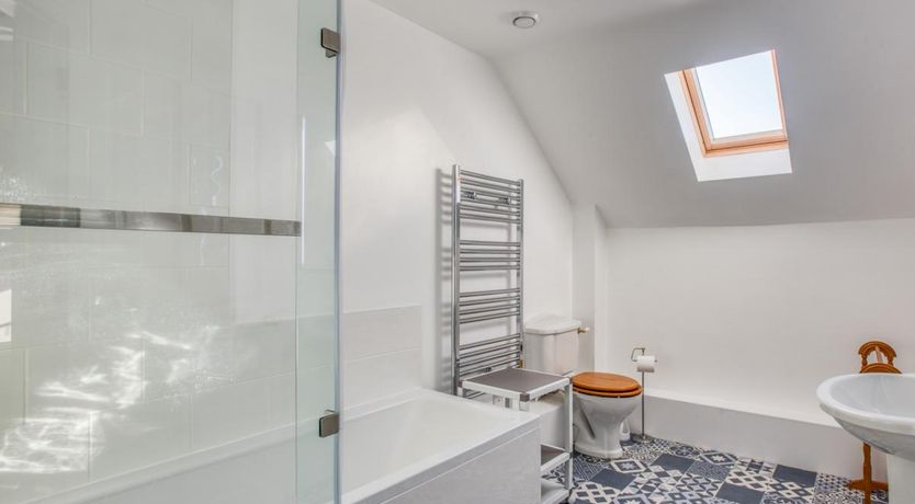 Photo of 4 Bed in Briston