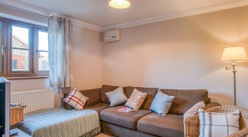 Photo of 4 Bed in Briston