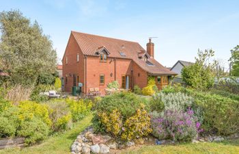4 Bed in Melton Constable Holiday Cottage
