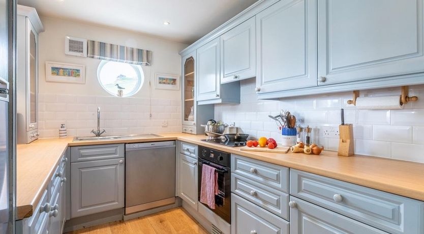 Photo of 2 Bed in Eype