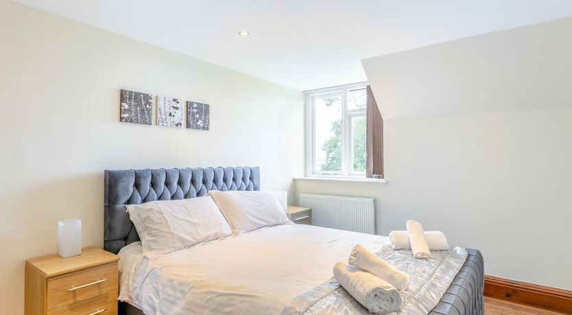 Photo of 4 Bed in Bickington