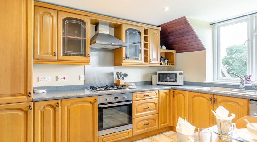 Photo of 4 Bed in Bickington