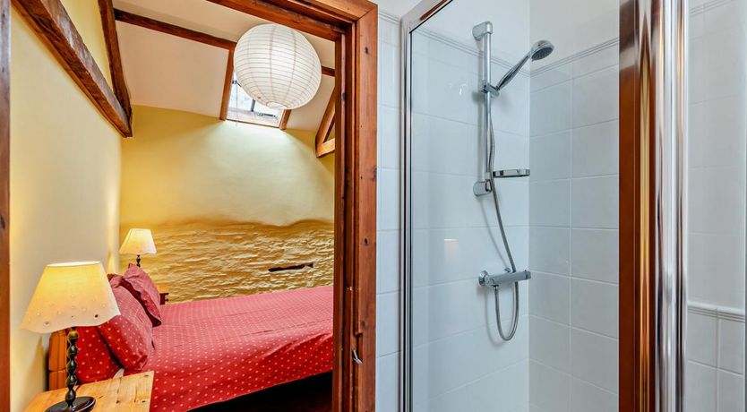 Photo of 5 Bed in Ilfracombe