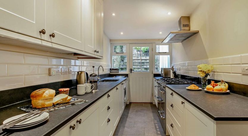 Photo of 4 Bed in Appledore