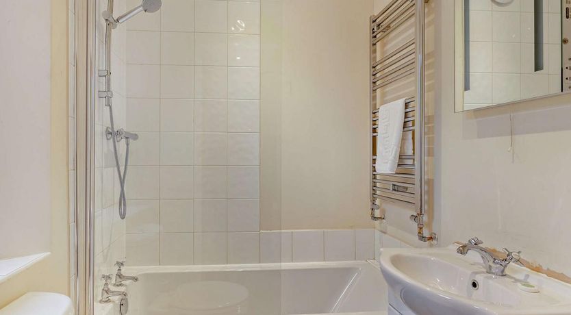 Photo of 4 Bed in Appledore