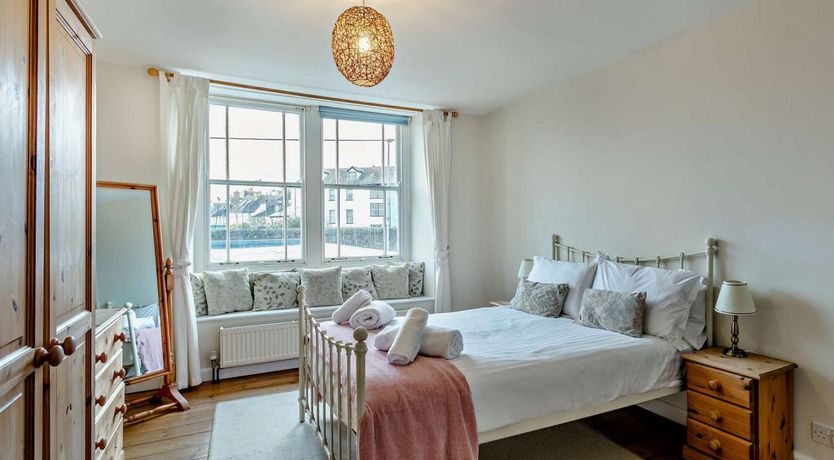 Photo of 4 Bed in Appledore