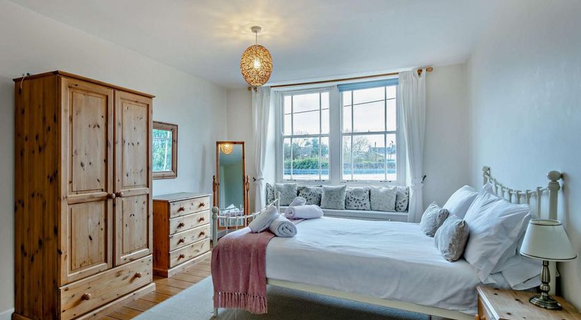 Photo of 4 Bed in Appledore