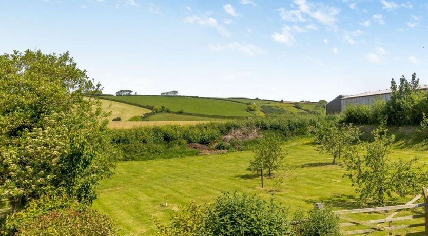 Photo of 3 Bed in South Huish