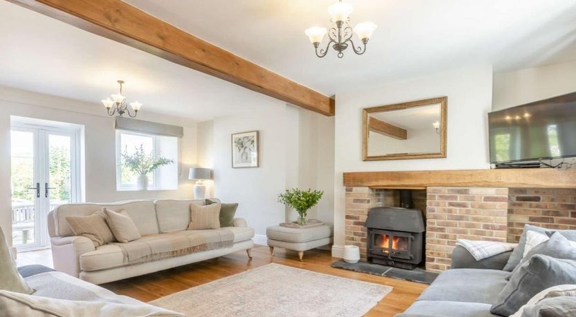 Photo of 3 Bed in South Huish