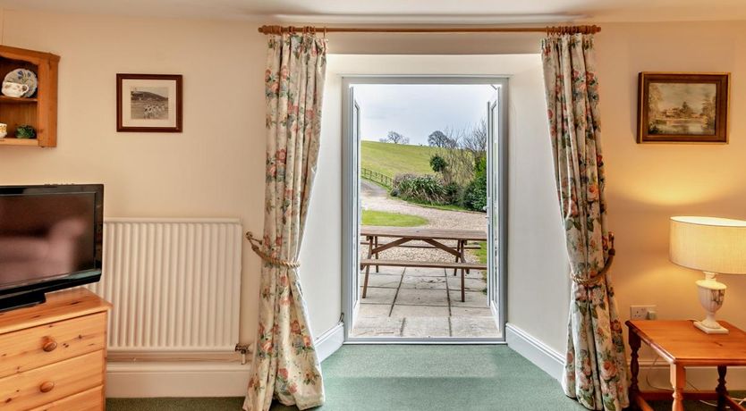 Photo of 6 Bed in Wembury