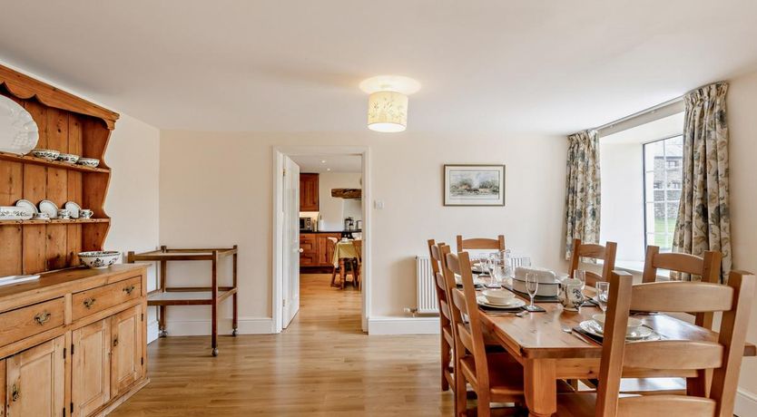 Photo of 6 Bed in Wembury