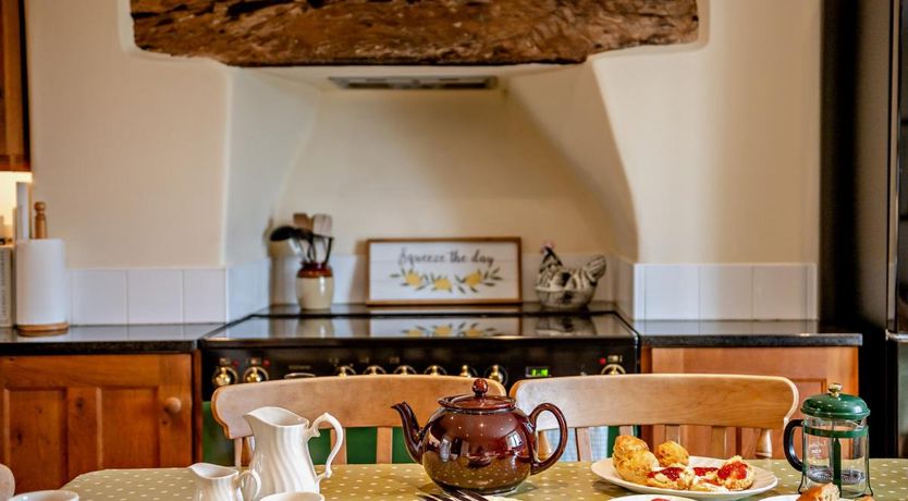 Photo of 6 Bed in Wembury