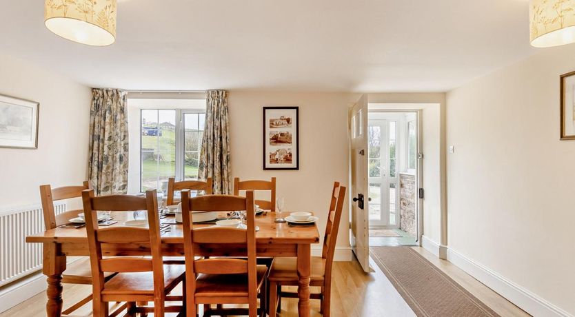 Photo of 6 Bed in Wembury