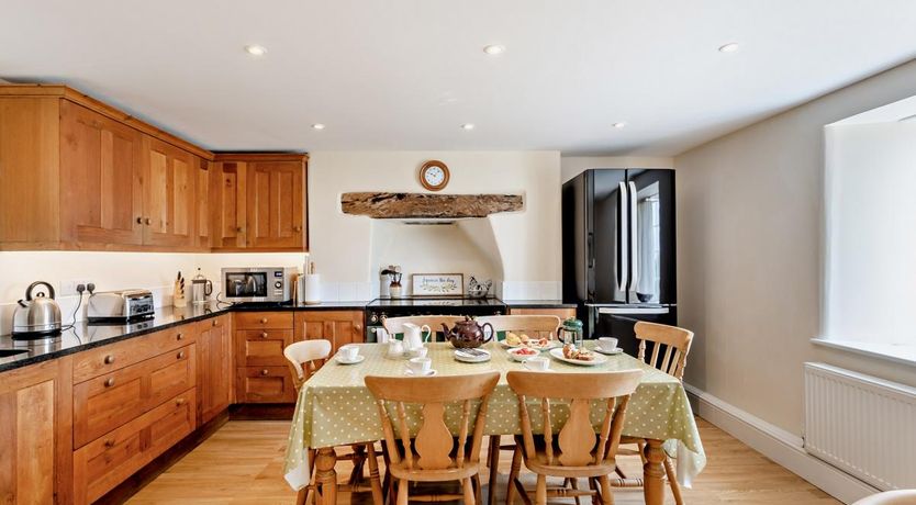 Photo of 6 Bed in Wembury