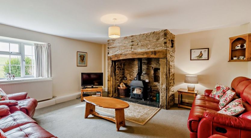 Photo of 6 Bed in Wembury