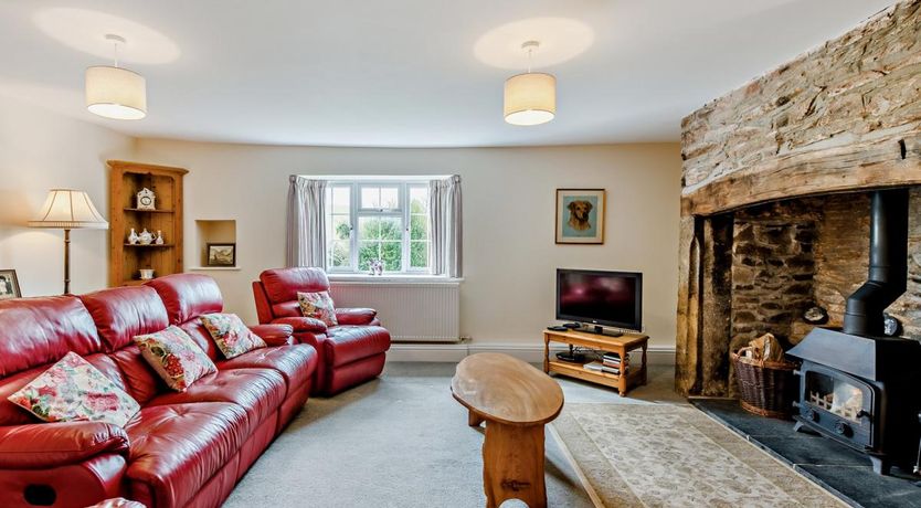 Photo of 6 Bed in Wembury