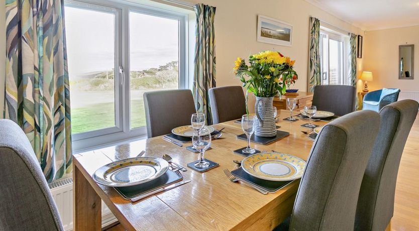 Photo of 4 Bed in St Minver