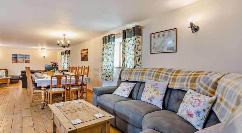 Photo of 6 Bed in Kilkhampton