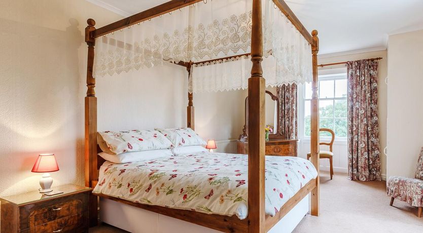 Photo of 4 Bed in Wadebridge