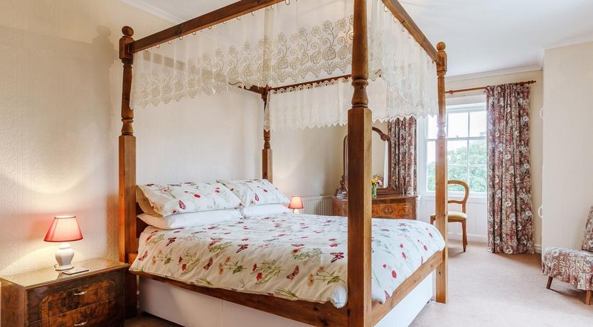 Photo of 4 Bed in Sladesbridge