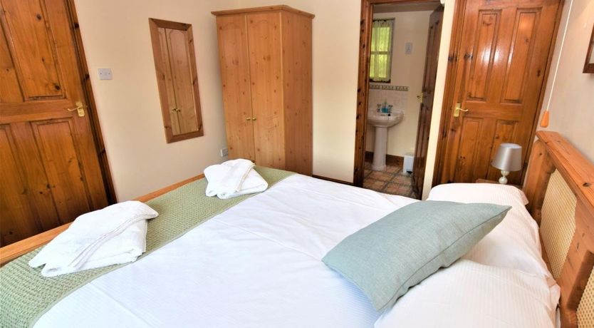 Photo of 1 Bed in Two Waters Foot