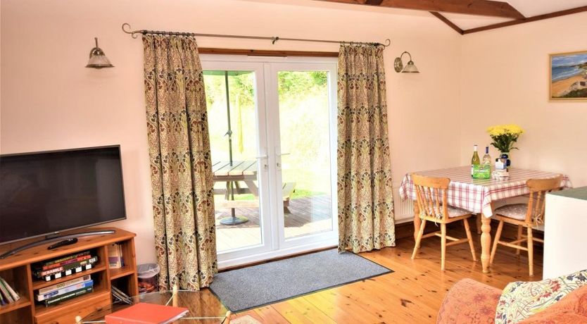 Photo of 1 Bed in Two Waters Foot