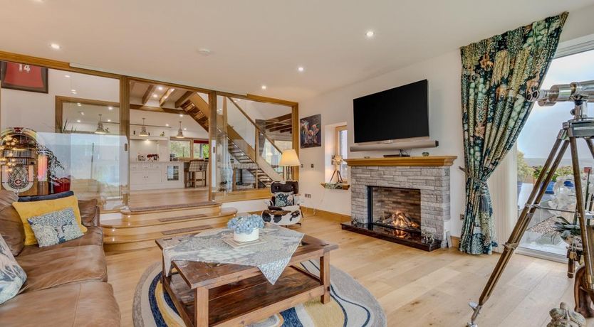 Photo of 2 Bed in Cove