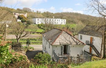Longships Holiday Cottage