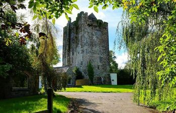 Authentic Irish Castle Stay Holiday Cottage