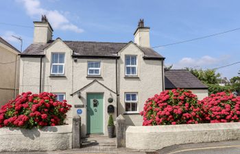 Bryn Peris Holiday Cottage