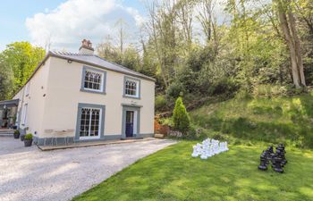 Cwmalis Hall Holiday Cottage